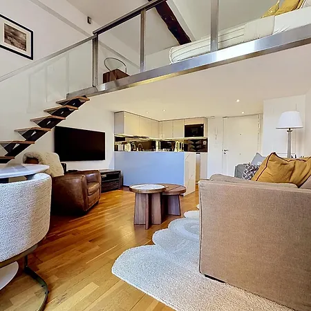 Place Massena Apartment